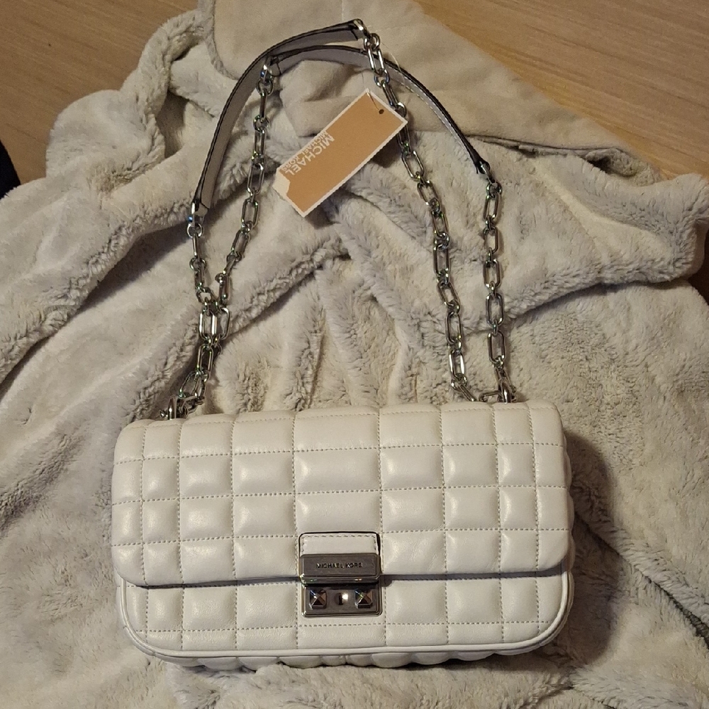 Micheal Kors White Quilted Shoulder Bag